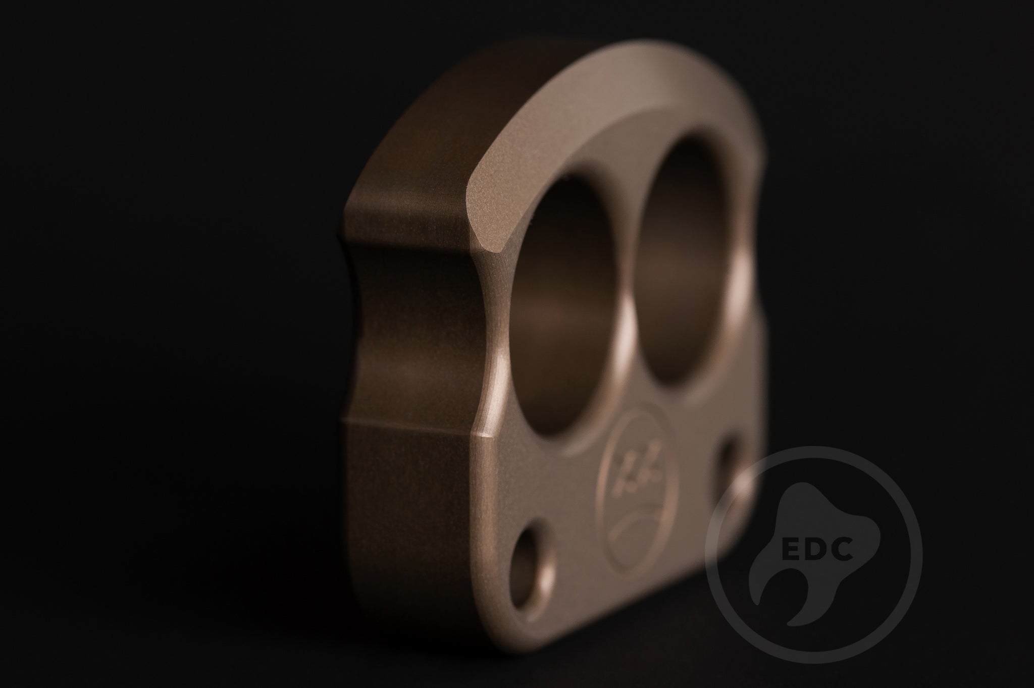 Pocket Art D01 Desert Hard Anodized Aluminum | Two Finger Tool