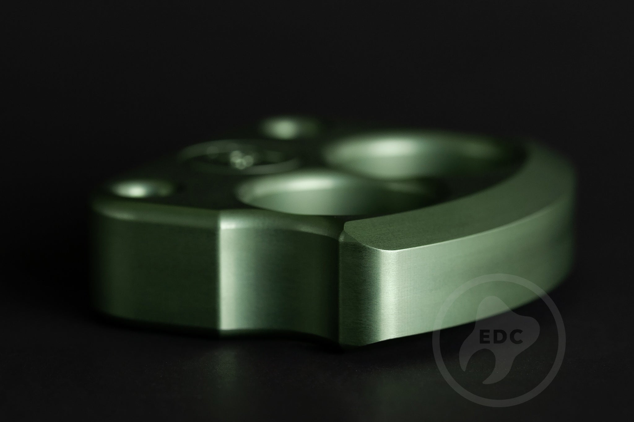 Pocket Art D01 Oliva Anodized Aluminum | Double Finger Tool