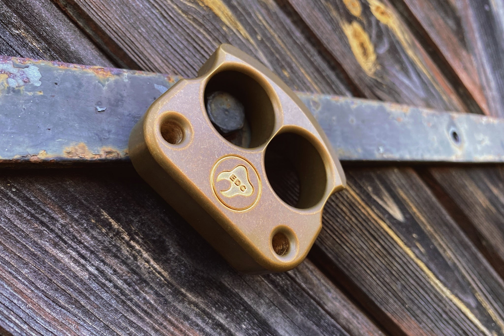 Pocket Art D01 Sad Face Stonewashed Brass | Double Finger Tool