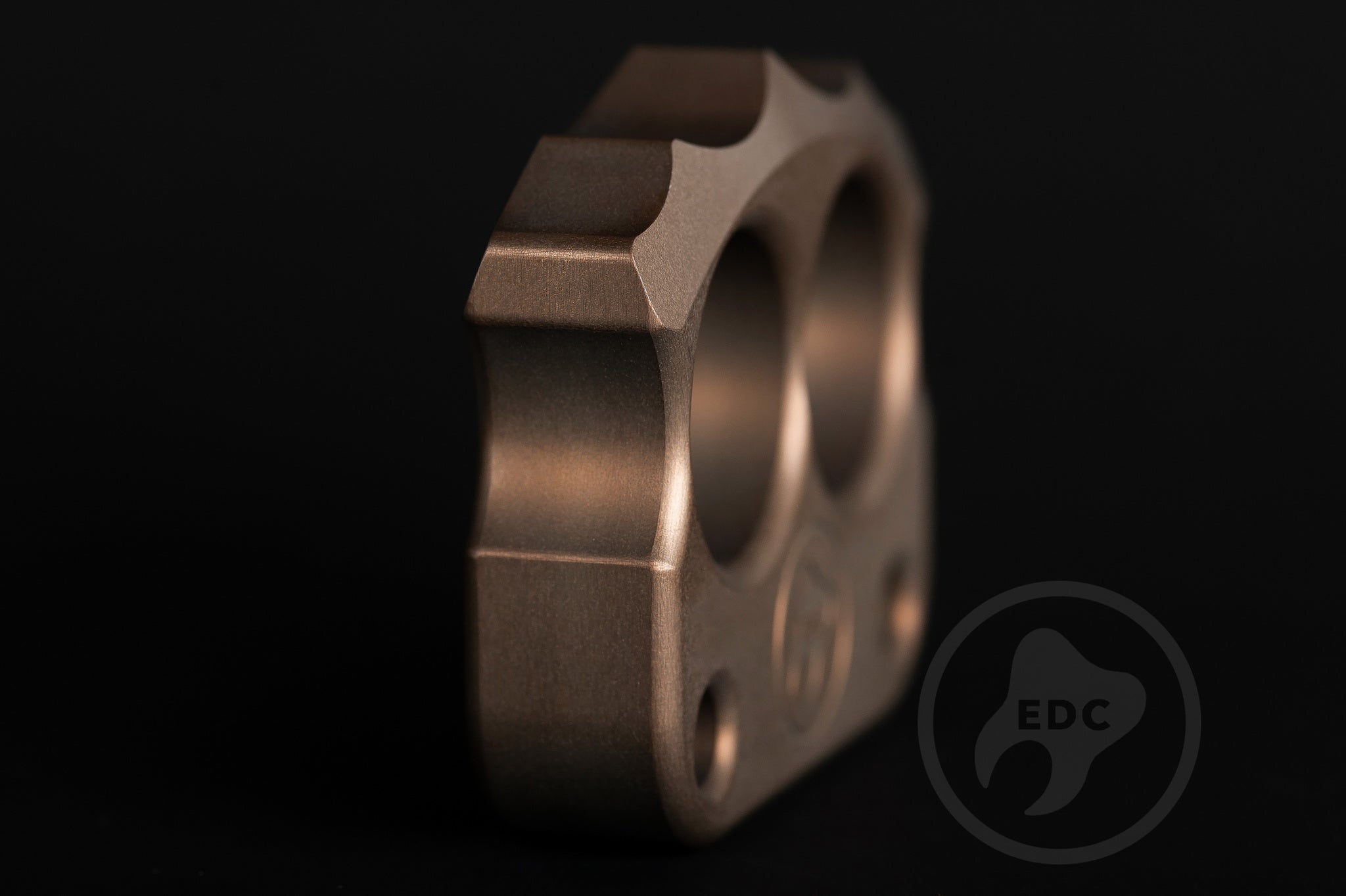 Pocket Art D03 Desert Hard Anodized Aluminum | Two Finger Tool