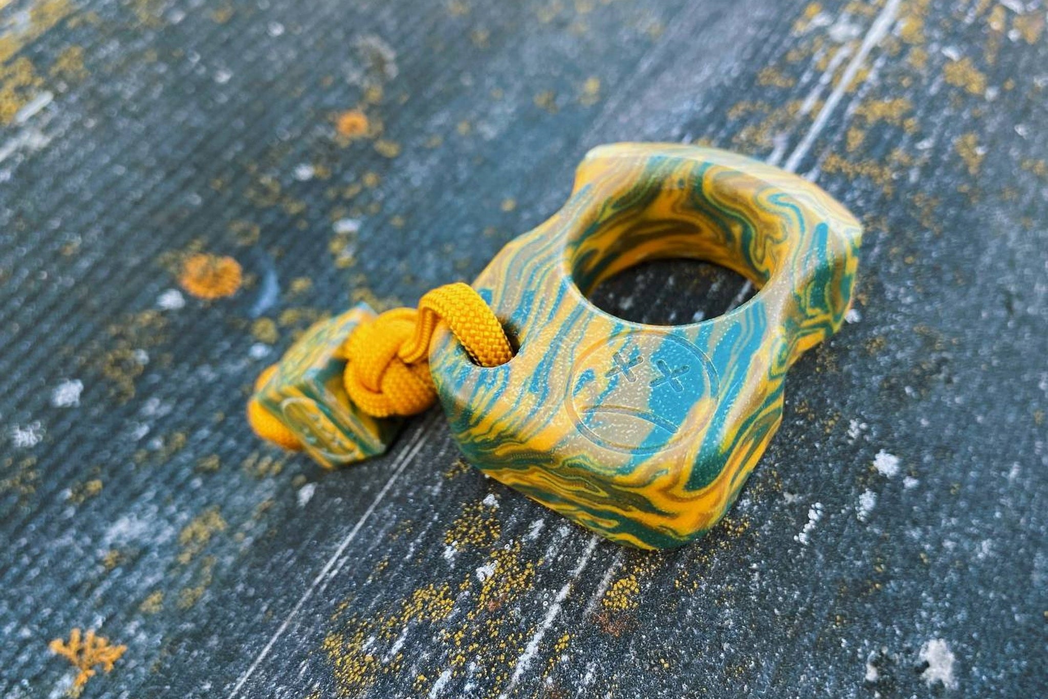 Pocket Art SFK 01 Green Yellow Micarta | EDC Single Finger Keychain