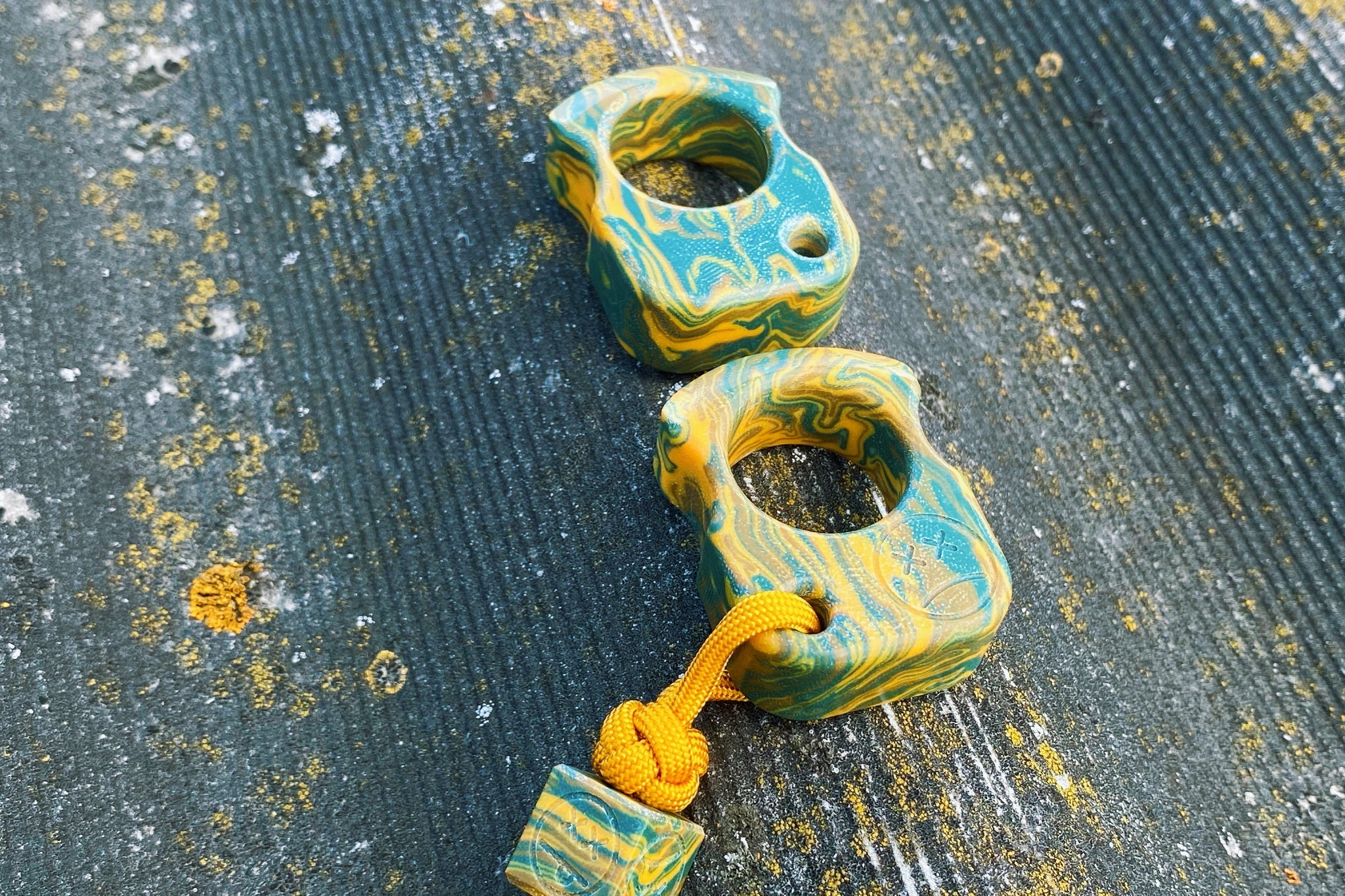 Pocket Art SFK 01 Green Yellow Micarta | EDC Single Finger Keychain