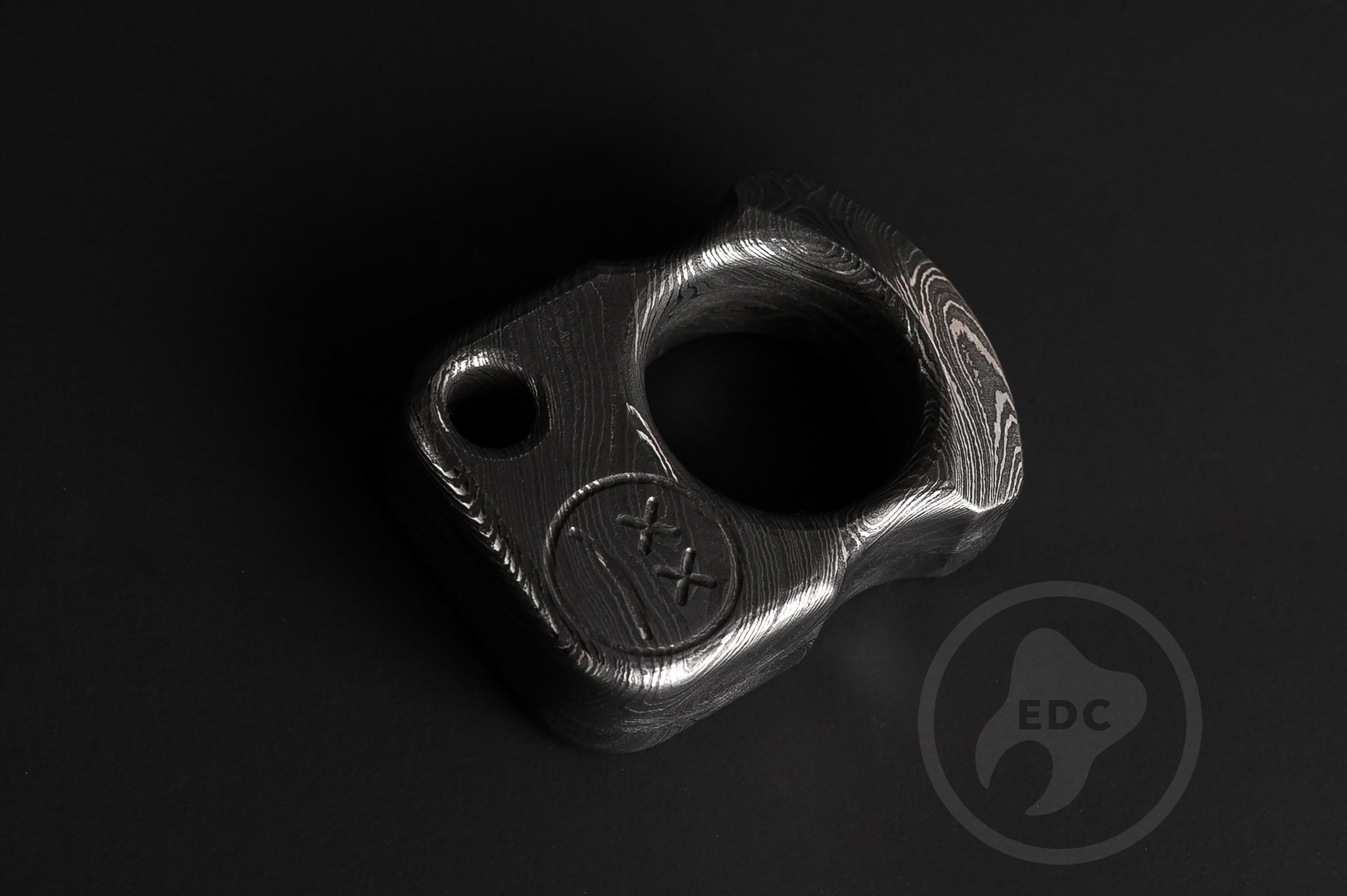 Close up of high-contrast forged damascus steel texture on S01 model-2