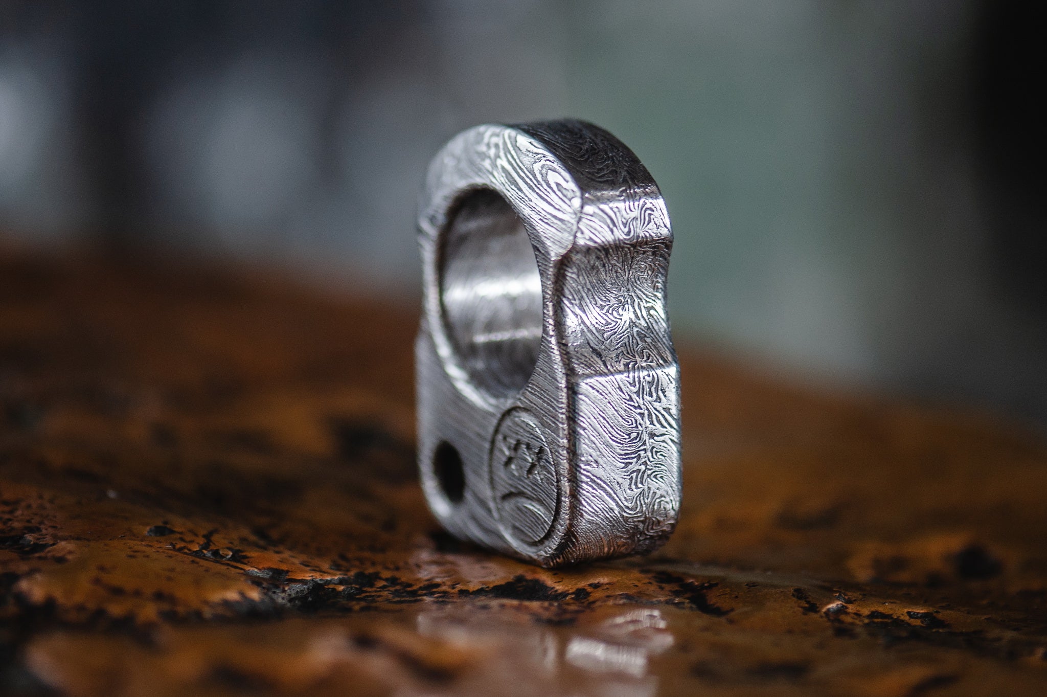 Detailed grain pattern of acid-etched forged damascus steel accessory-3