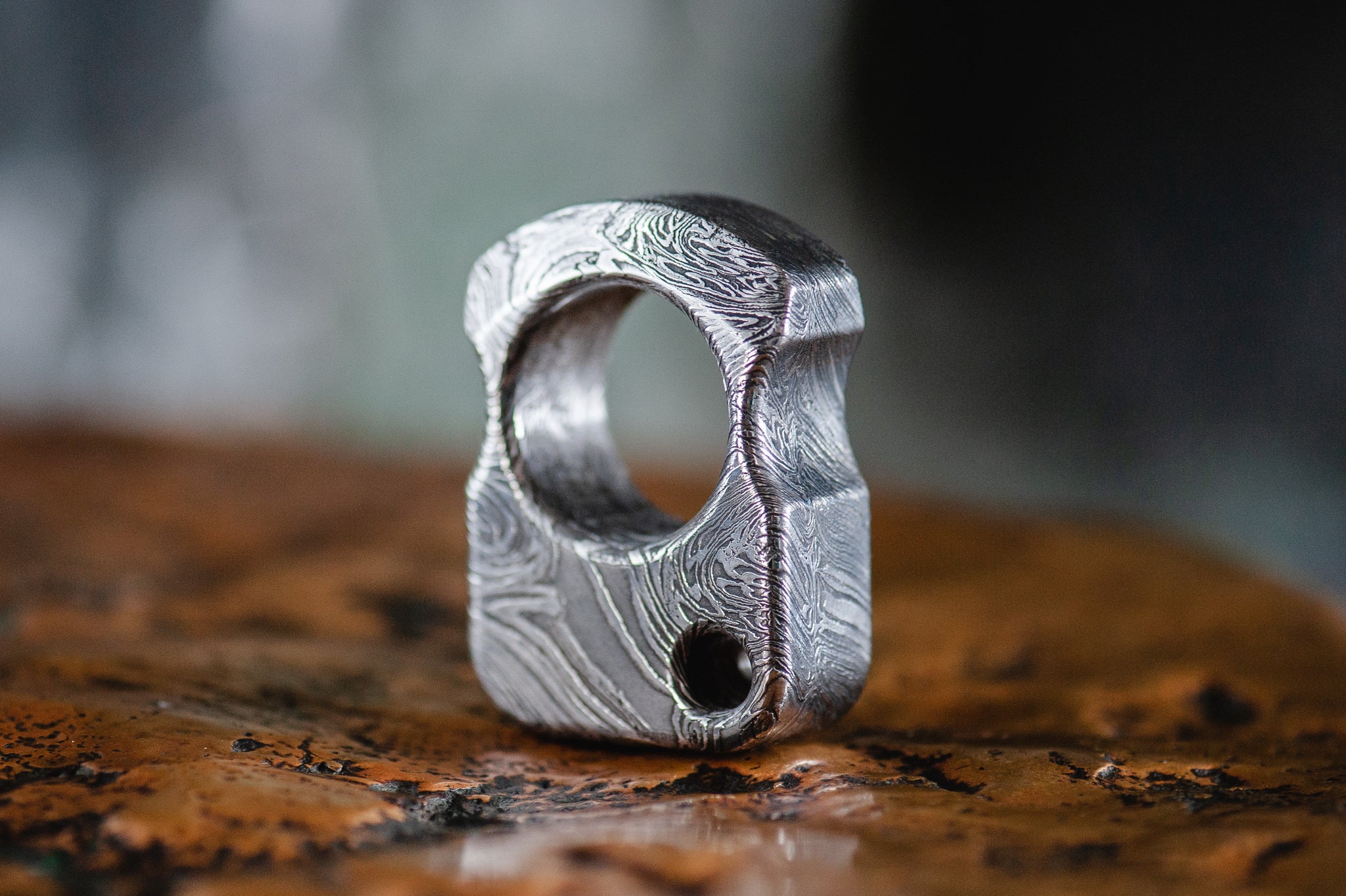 Detailed grain pattern of acid-etched forged damascus steel accessory-6