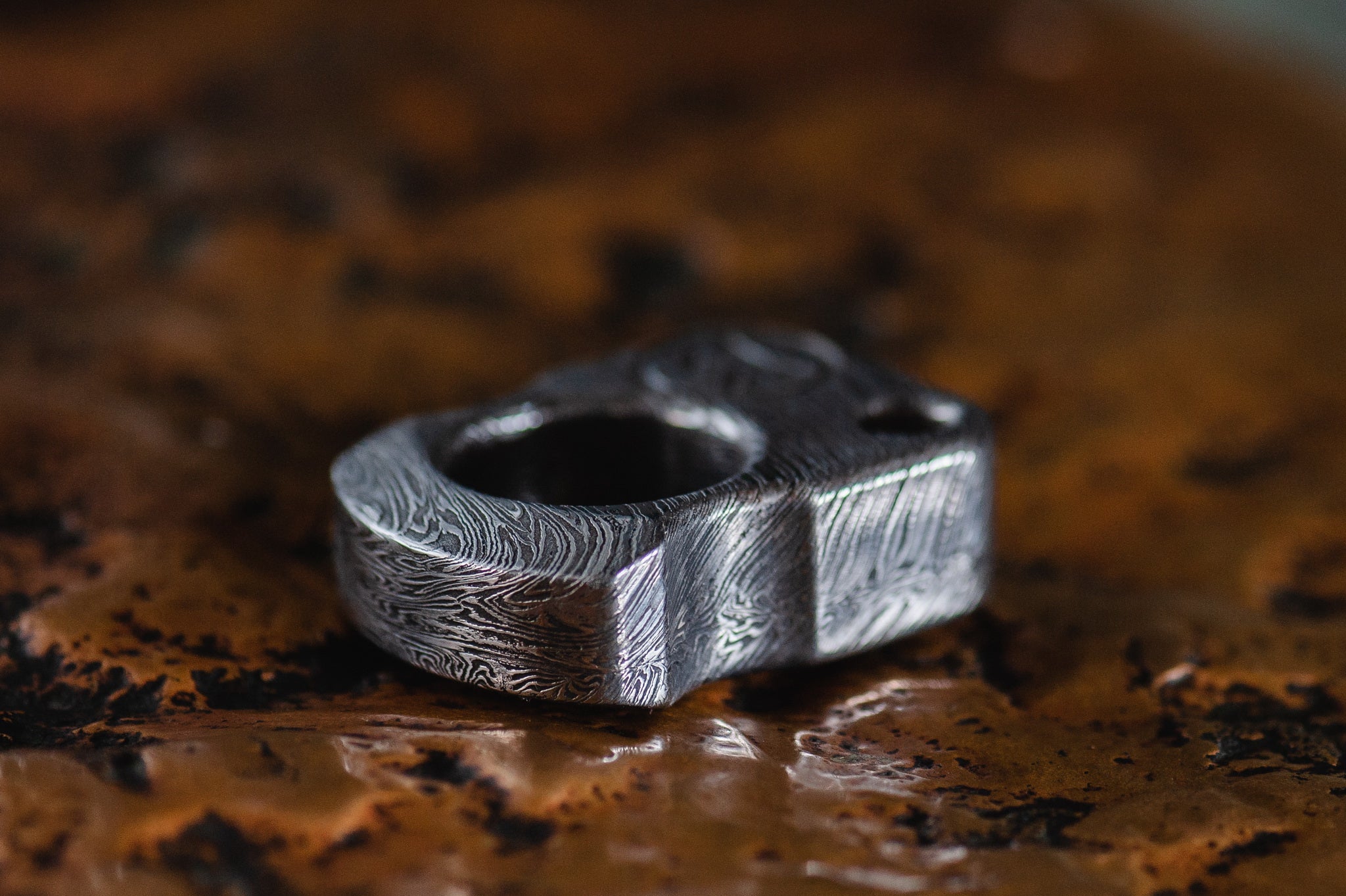 Detailed grain pattern of acid-etched forged damascus steel accessory-7
