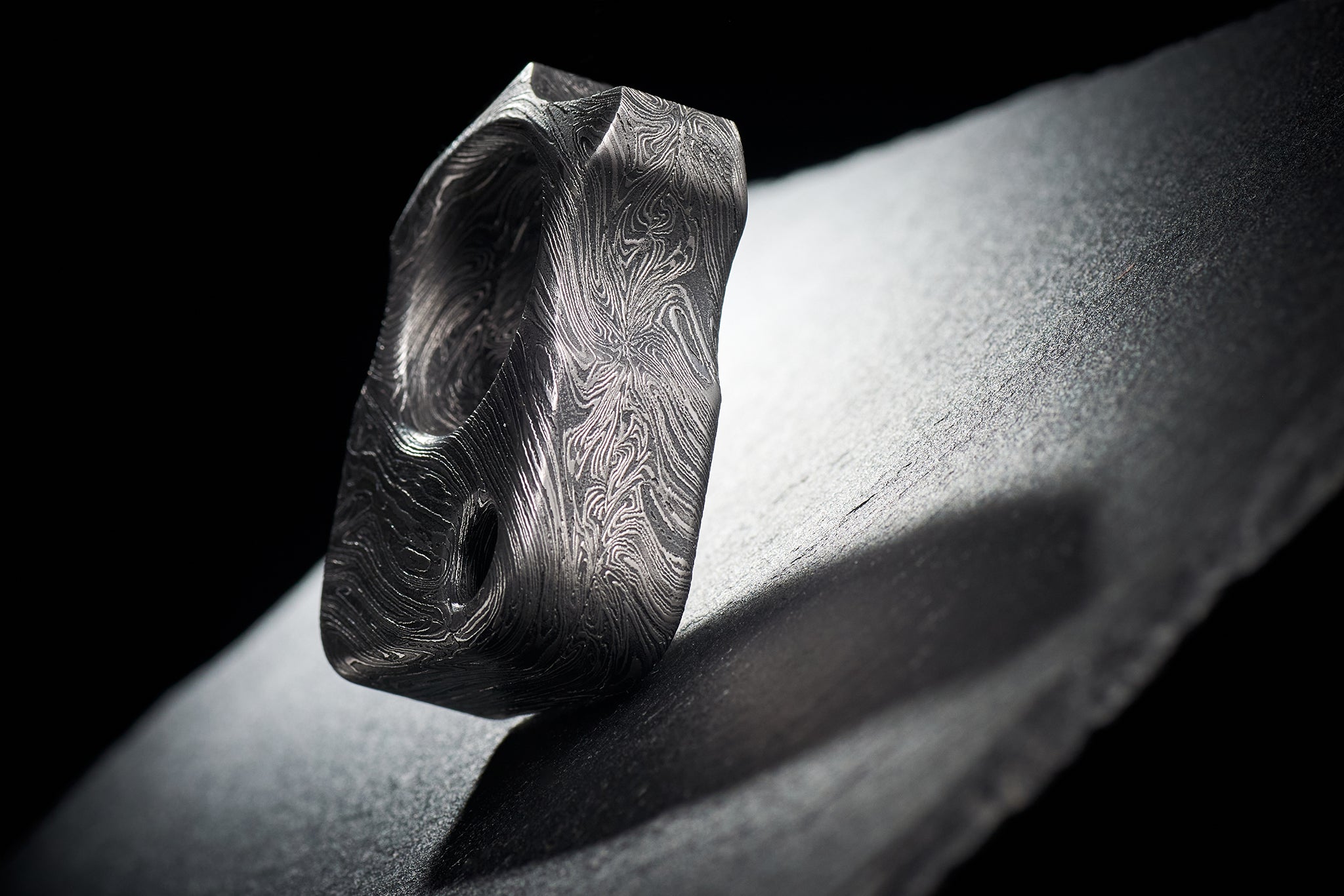 Side view of 140g heavyweight Damascus steel EDC sculpture-4