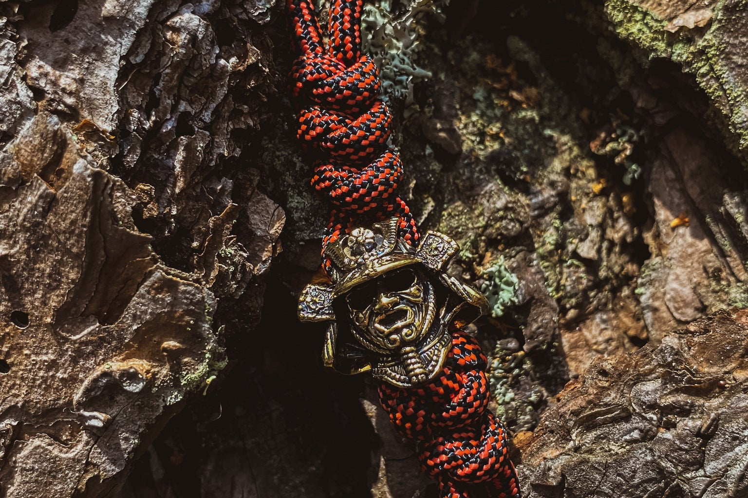 Dual 4mm holes on the Samurai Warlord brass bead for custom paracord weaves.-3