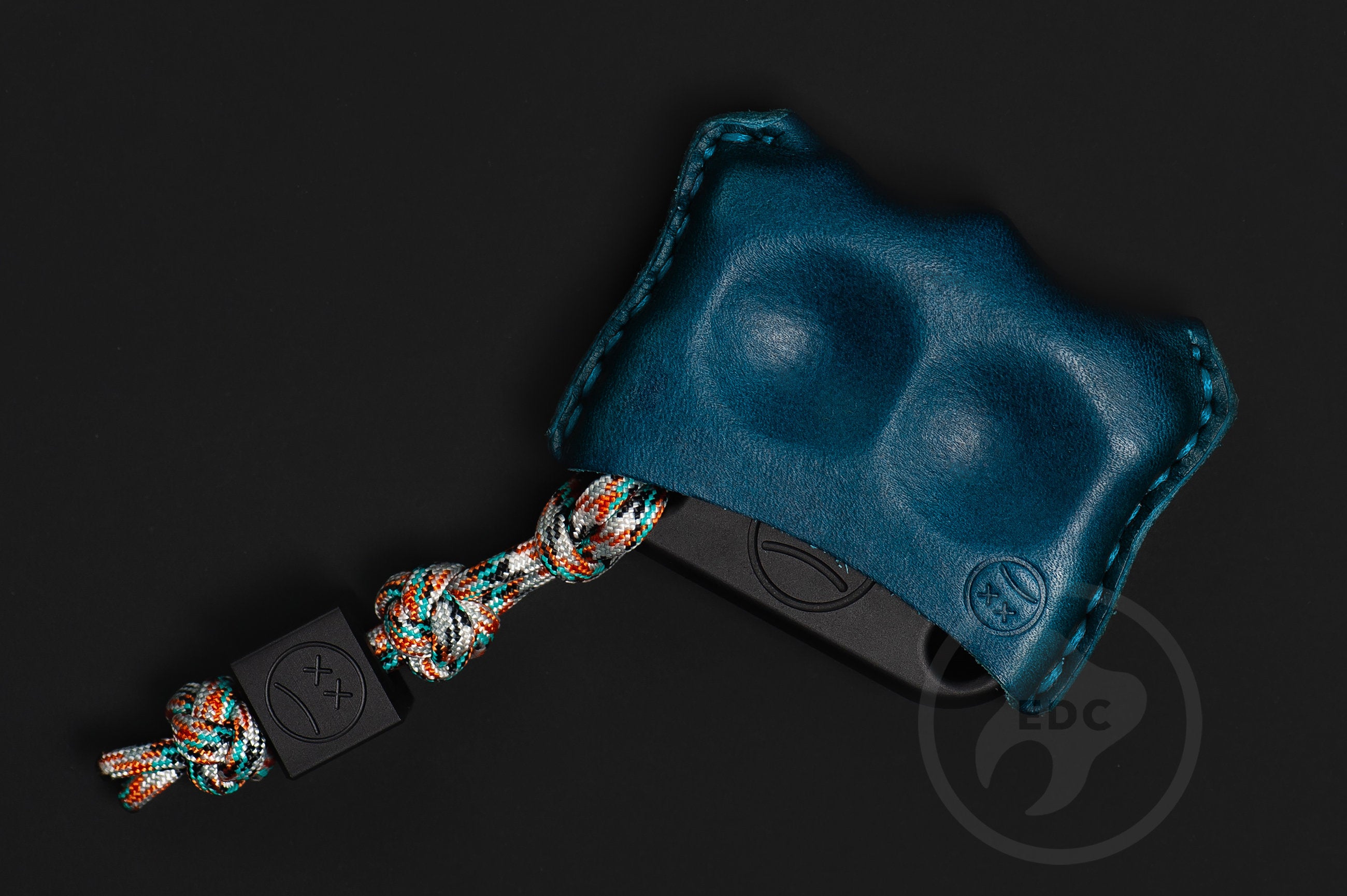 Close-up of premium blue leather stitching on dual-slot EDC slip D03, Pocket fit of Series D03 royal blue leather dual-slot organizer