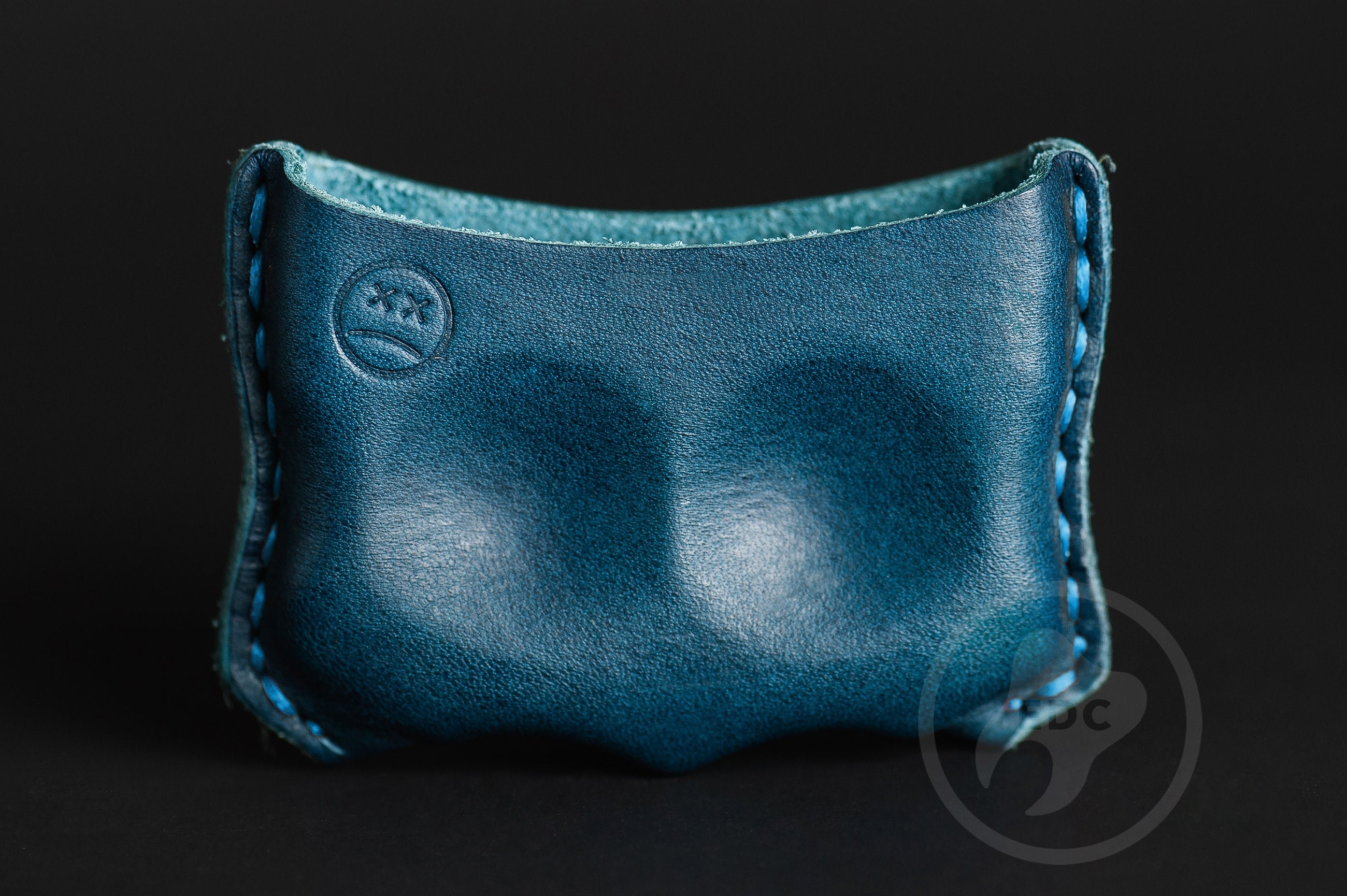 Close-up of premium blue leather stitching on dual-slot EDC slip D03, Pocket fit of Series D03 royal blue leather dual-slot organizer-2
