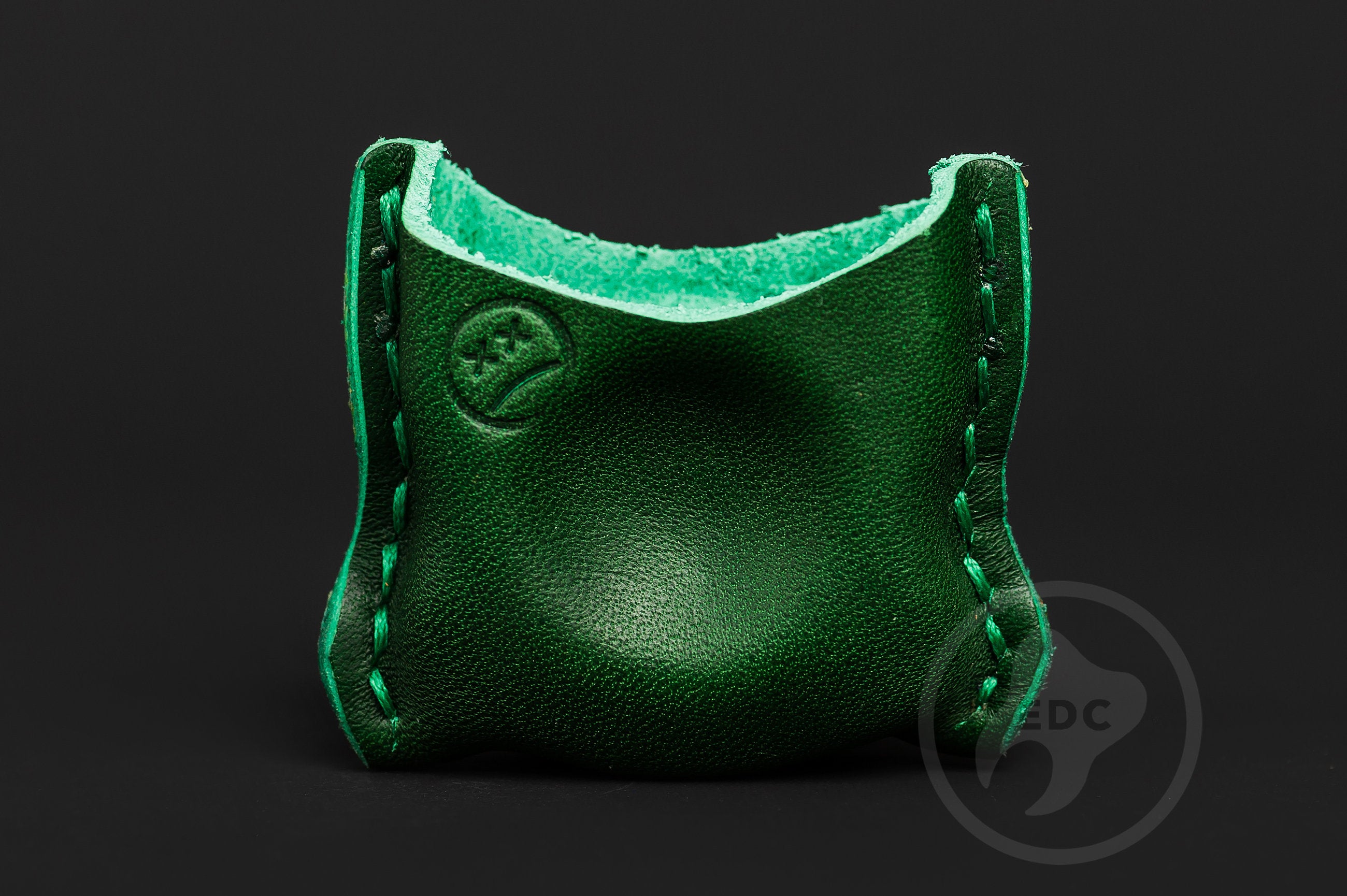 Close-up of premium hunter green leather stitching on EDC slip S01, Pocket fit of Series S01 green leather pocket organizer-2