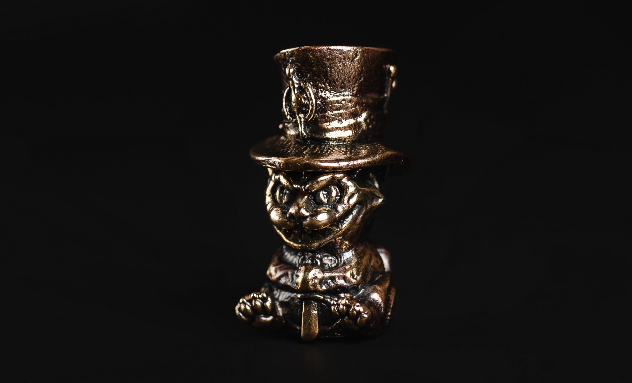 Massive 32g brass Cheshire Cat in Hat bead for knife lanyards.-2