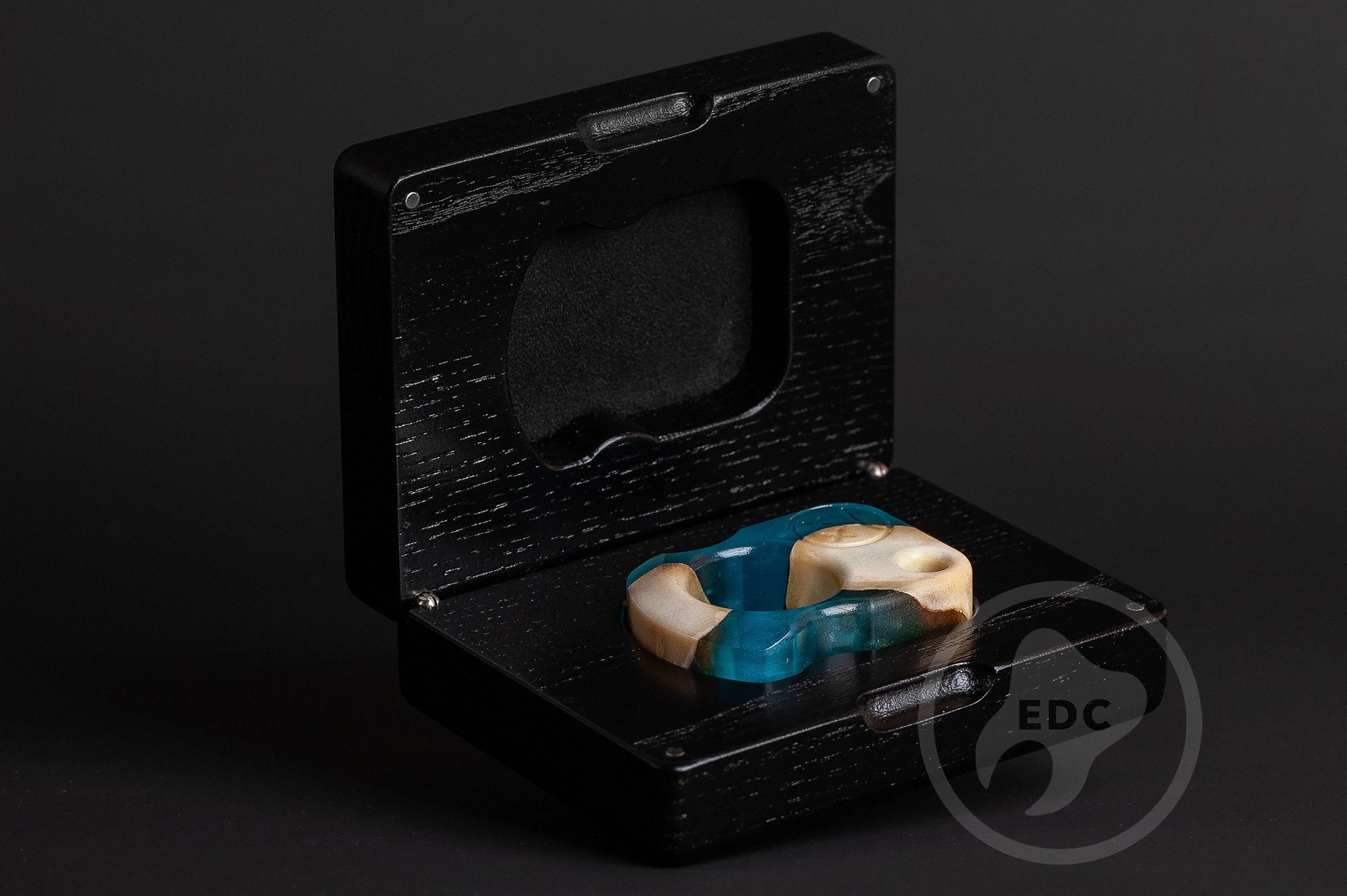 Premium black oak gift box with Alcantara lining for the Moose Horn set.-2