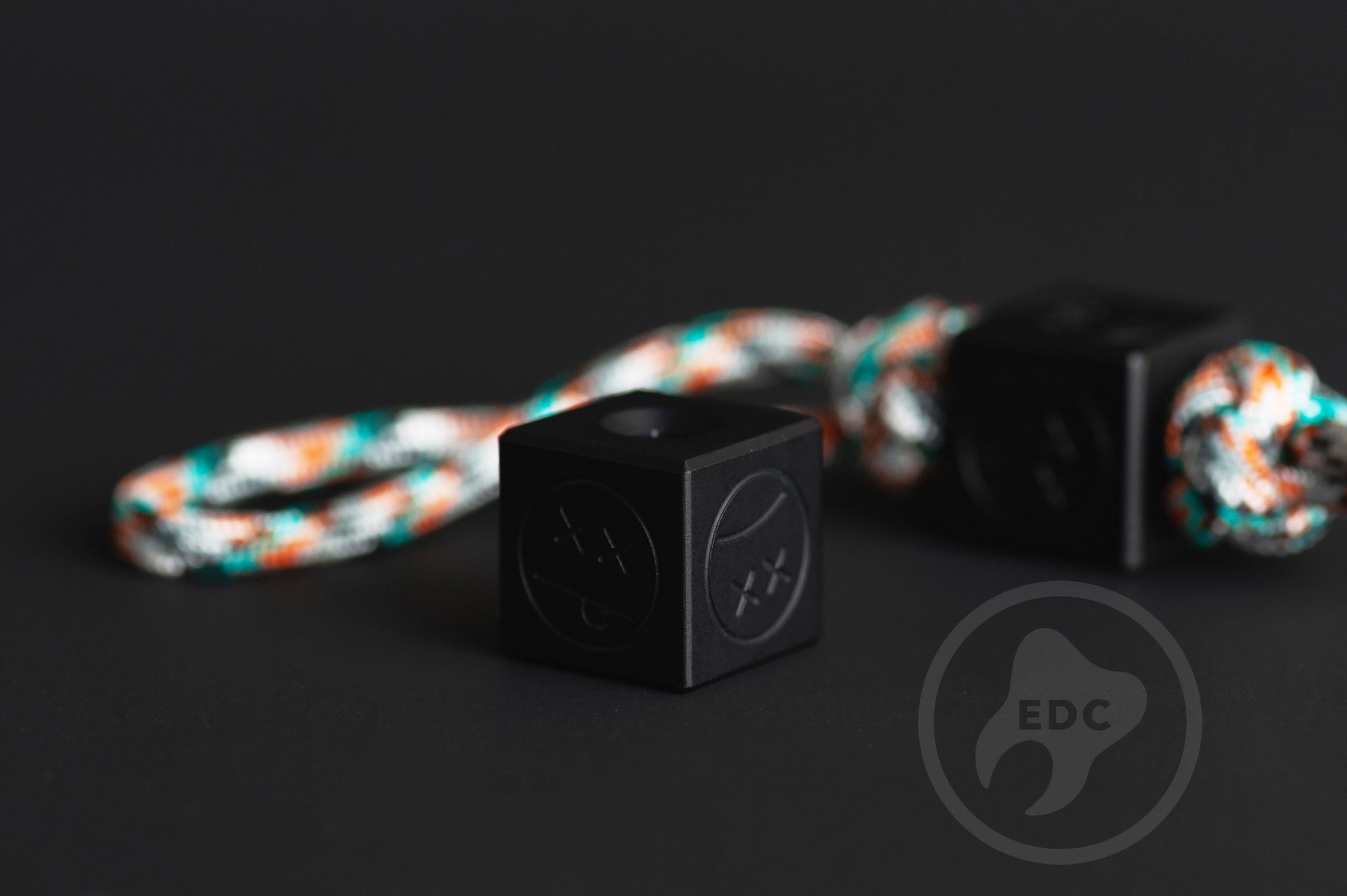 Pocket Art D01 Black Hard Anodized Aluminum | 2 Finger Tool