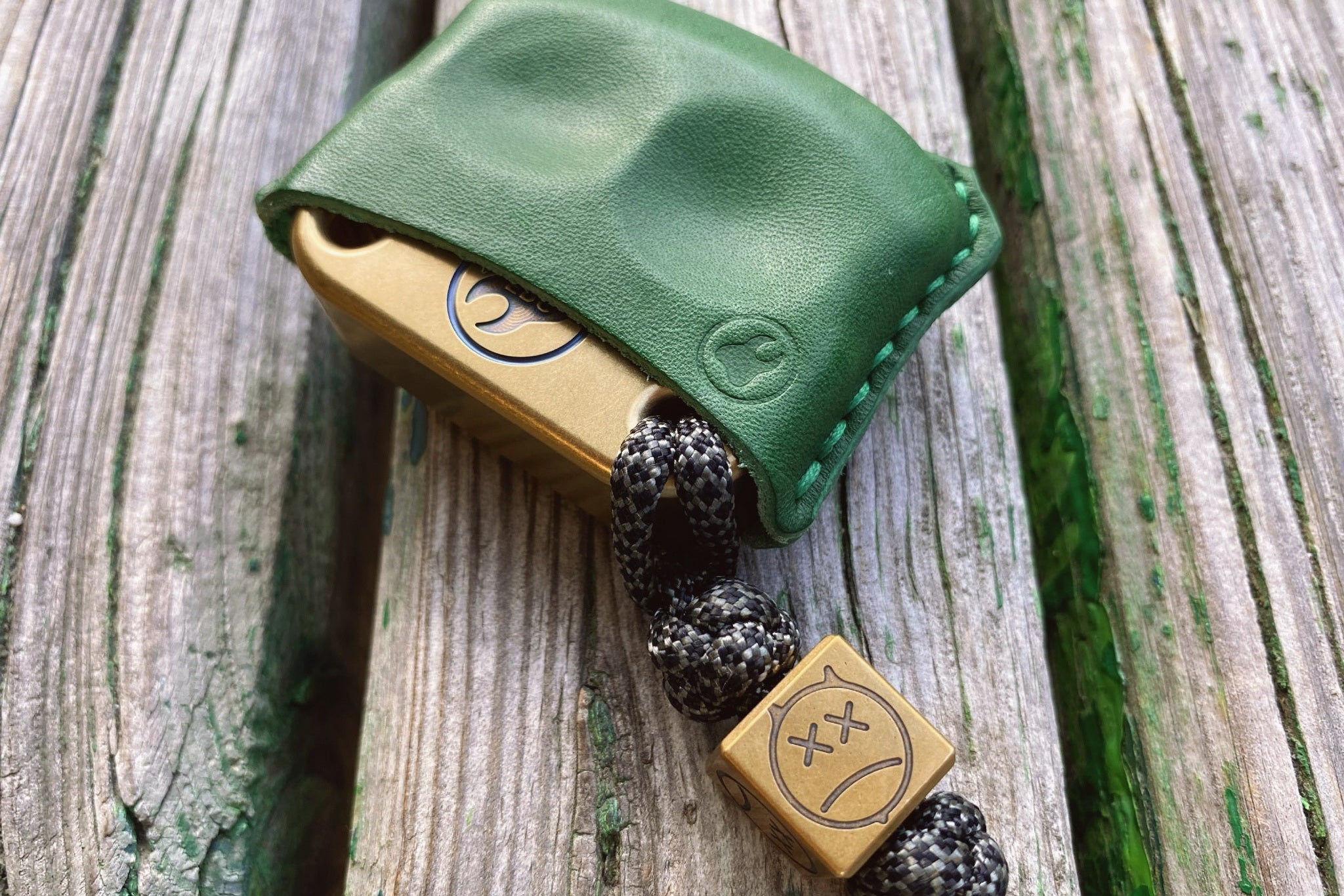 Pocket Art D01 Black Sad Face Patina Brass | Double Finger Tool