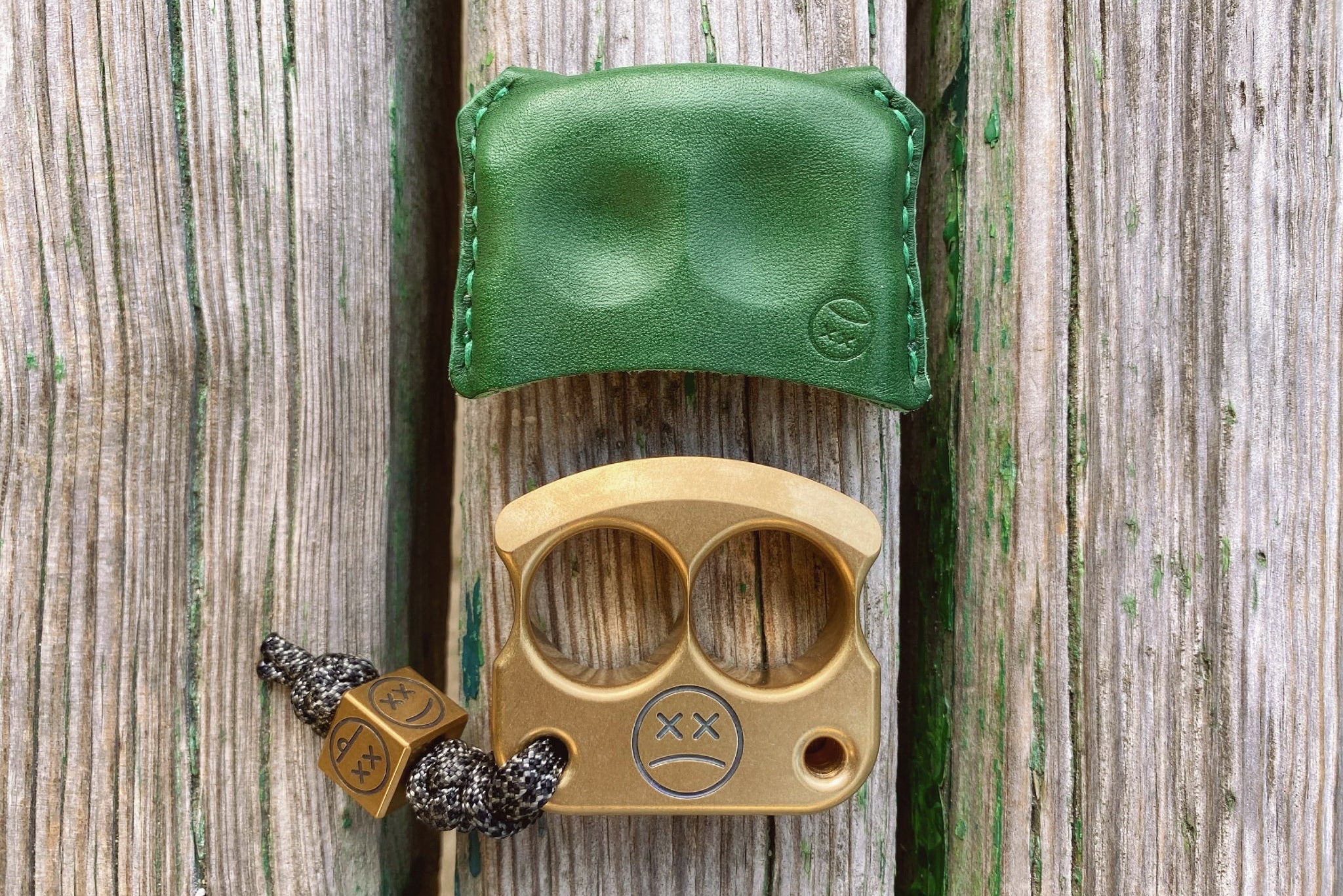 Pocket Art D01 Black Sad Face Patina Brass | Double Finger Tool