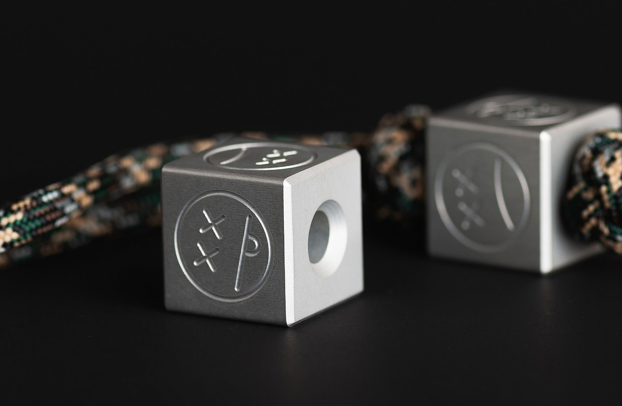 Pocket Art D01 Grey Anodized Aluminum | Double Finger Tool