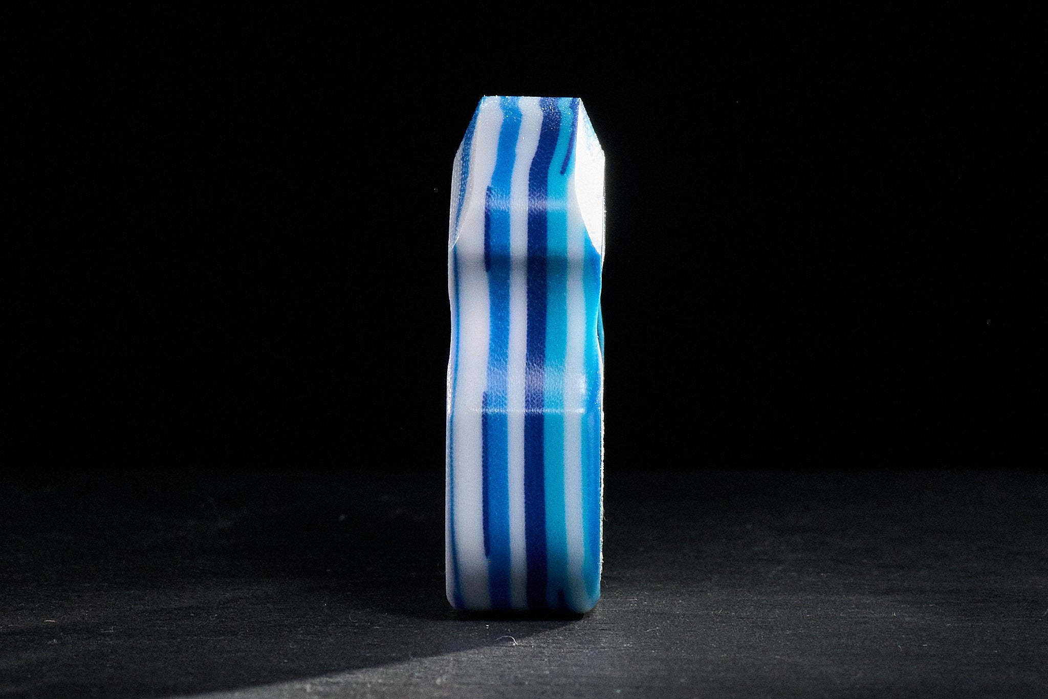 Pocket Art 2 Finger Keychain | D01 White Blue Micarta