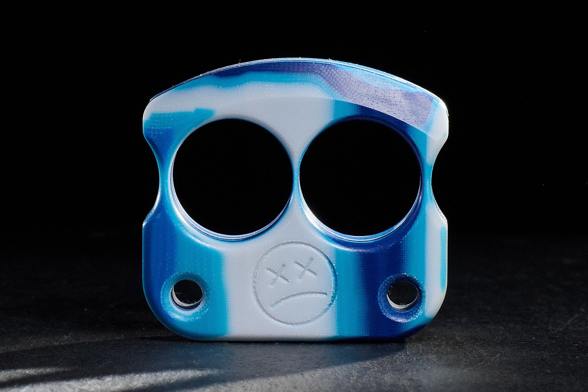 Pocket Art 2 Finger Keychain | D01 White Blue Micarta