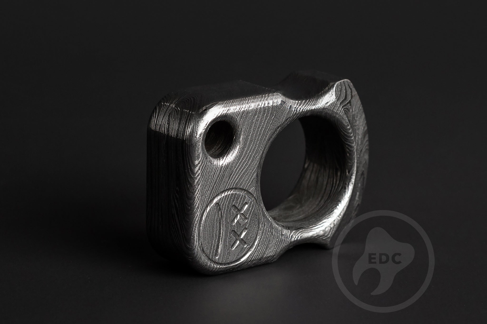 Close up of high-contrast forged damascus steel texture on S01 model-3