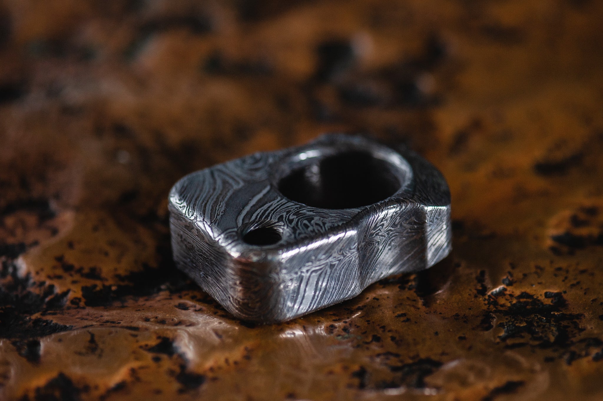 Detailed grain pattern of acid-etched forged damascus steel accessory-8