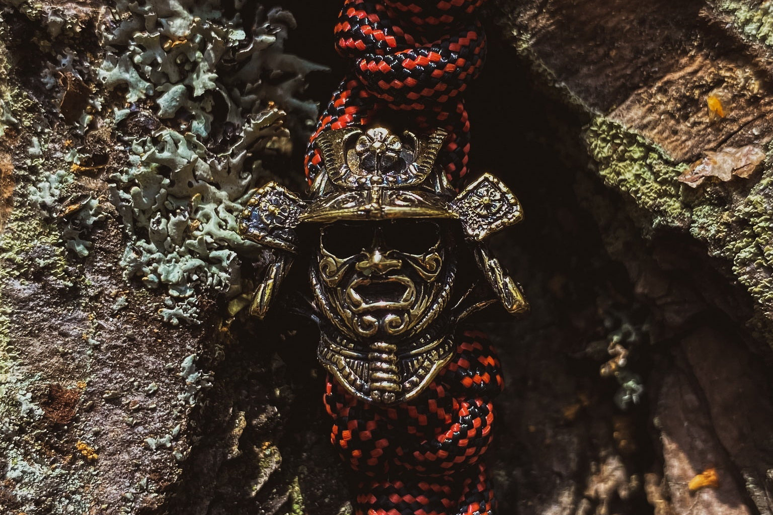 Dual 4mm holes on the Samurai Warlord brass bead for custom paracord weaves.-2