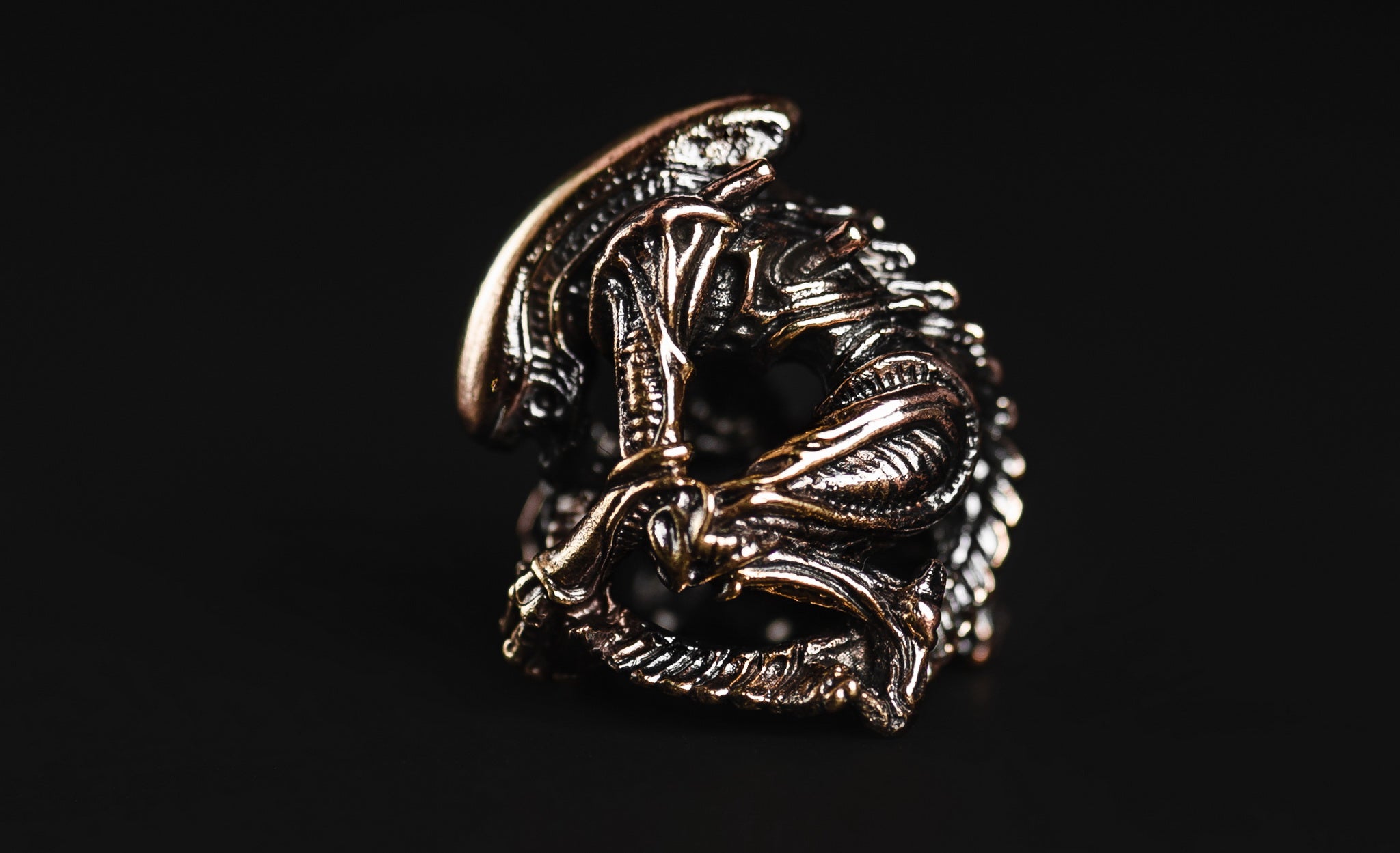 Close-up of the biomechanical ribbed tubing and teeth on the brass Xenomorph EDC bead.-1