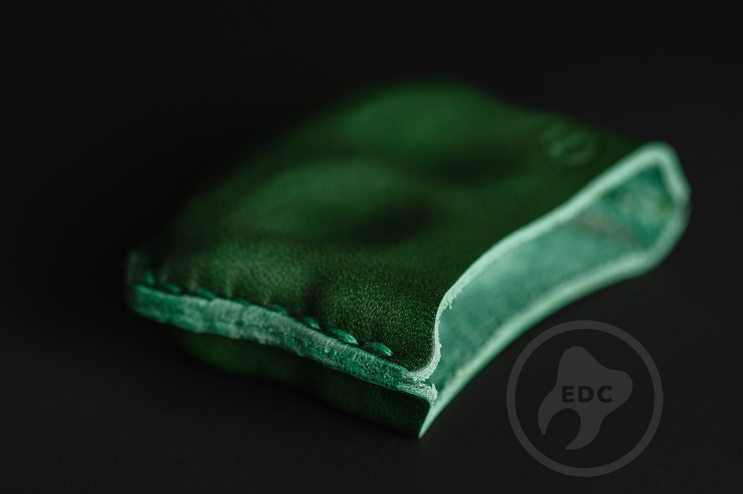 Close-up of premium green leather stitching on dual-slot EDC slip D01, Pocket fit of Series D01 hunter green leather dual-slot organizer-4