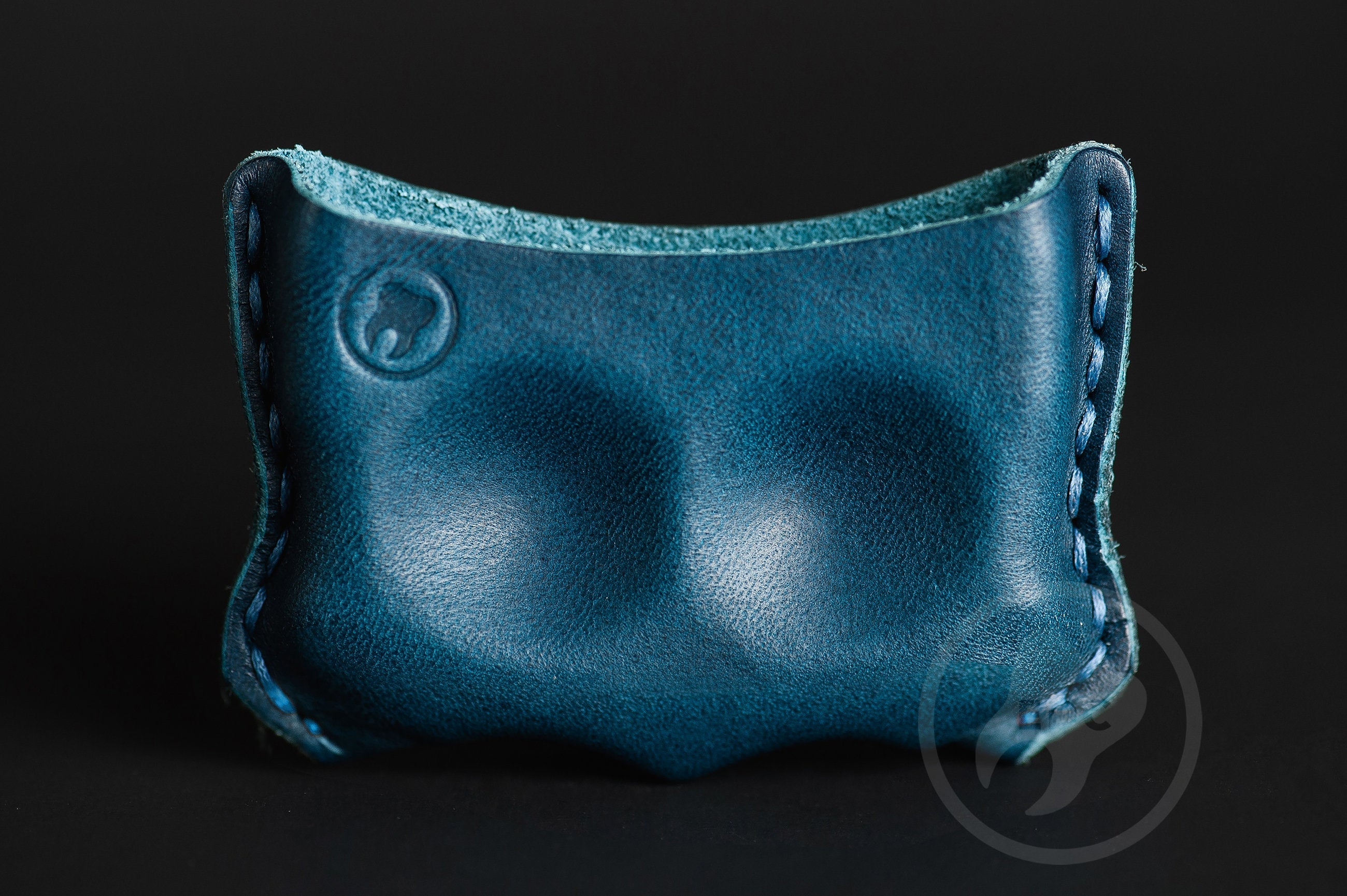 Close-up of premium blue leather stitching on dual-slot EDC slip D03, Pocket fit of Series D03 royal blue leather dual-slot organizer-3