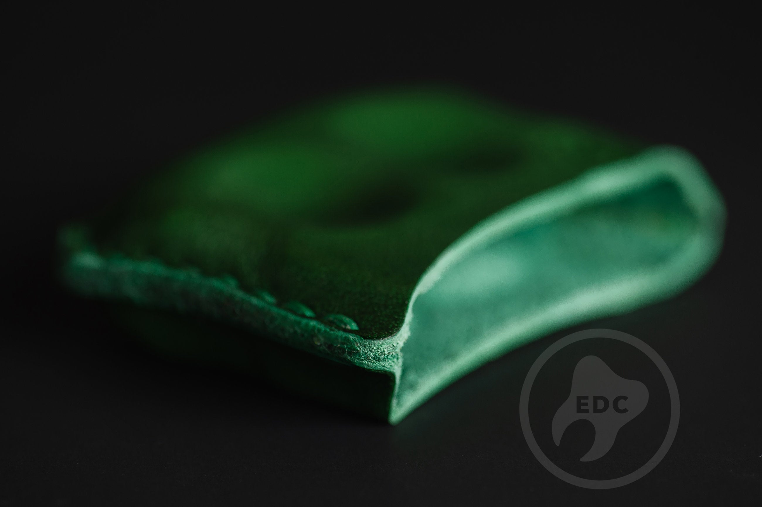 Close-up of premium green leather stitching on EDC slip D03, Pocket fit of Series D03 hunter green leather organizer-4