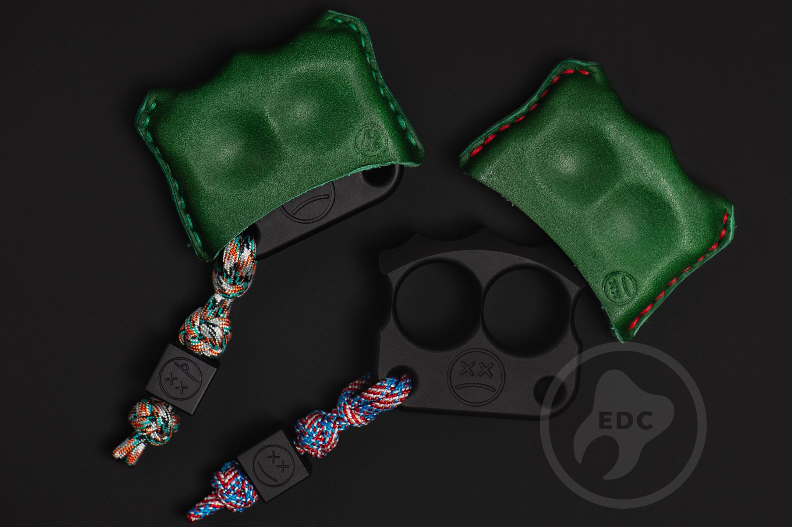 Close-up of premium green leather stitching on EDC slip D03, Pocket fit of Series D03 hunter green leather organizer-5