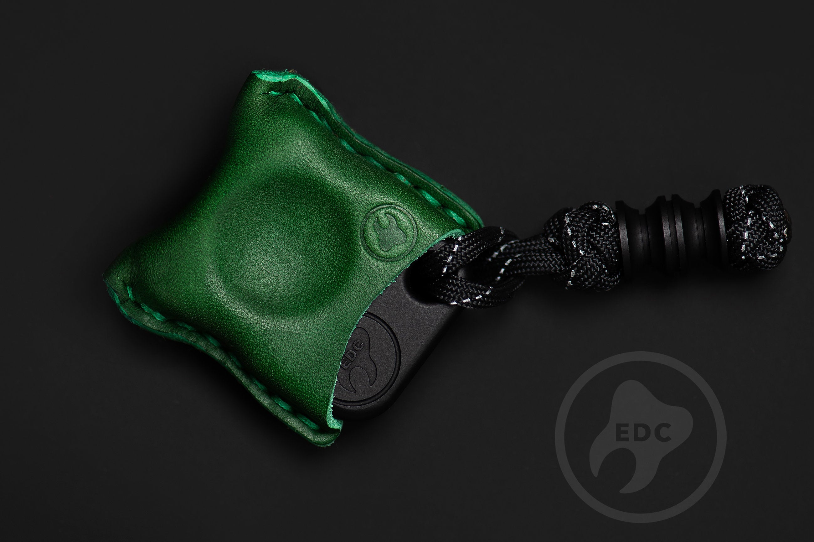Close-up of premium hunter green leather stitching on EDC slip S02, Pocket fit of Series S02 green leather pocket organizer