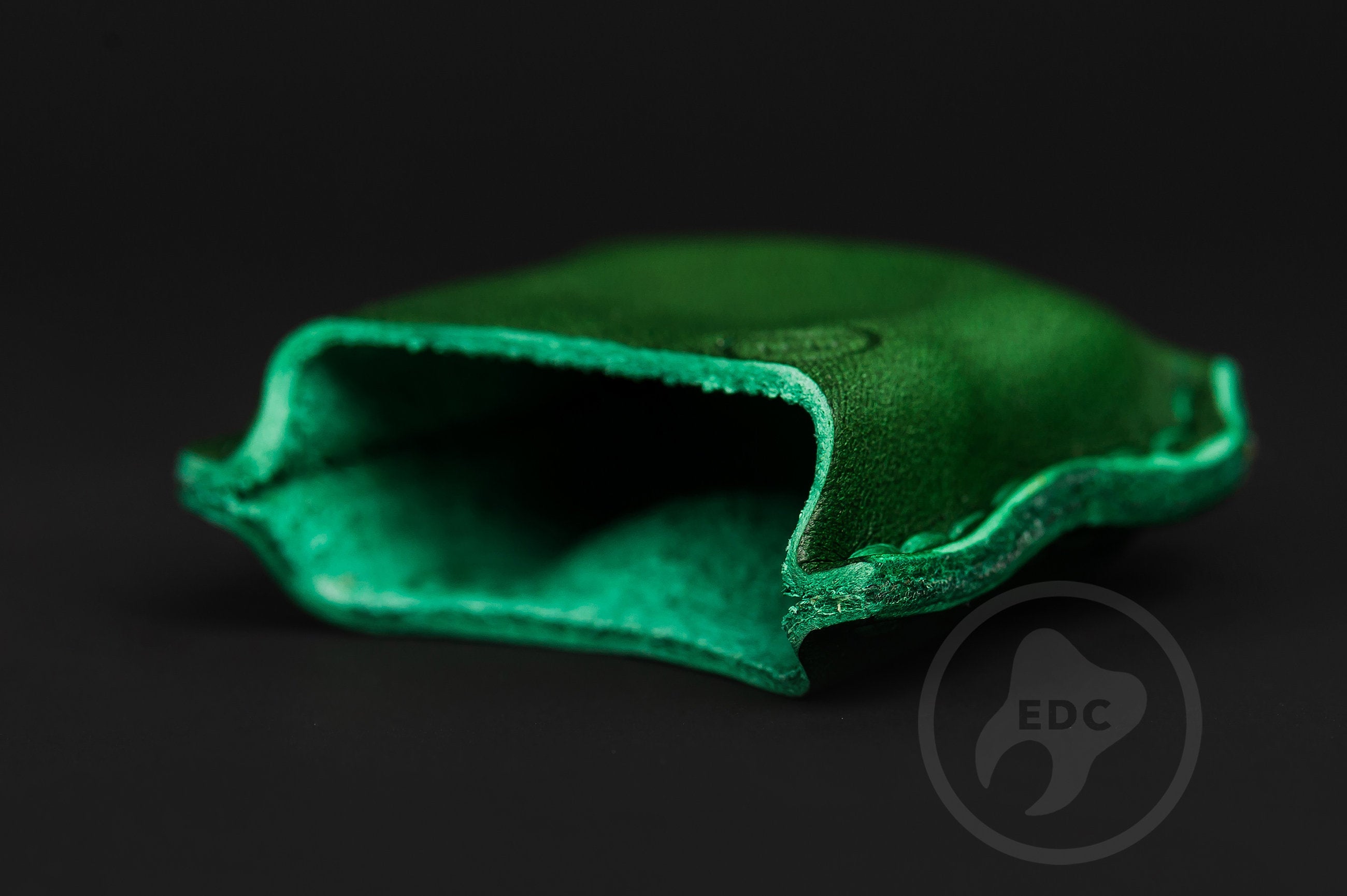Close-up of premium hunter green leather stitching on EDC slip S02, Pocket fit of Series S02 green leather pocket organizer-4